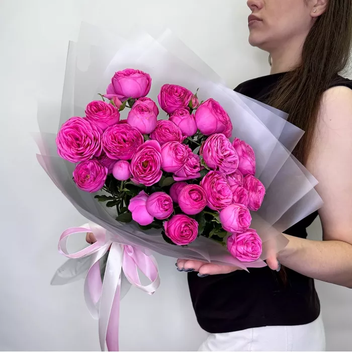 Букет из 9 пионовидных кустовых розовых роз