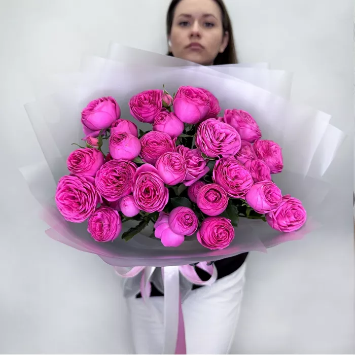 Букет из 9 пионовидных кустовых розовых роз