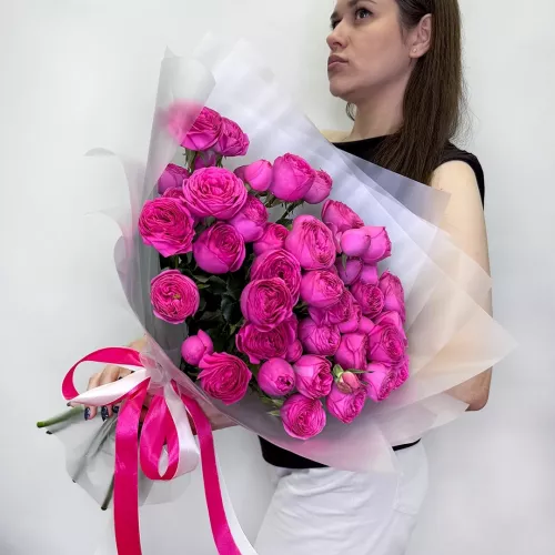 Букет из 15 пионовидных кустовых розовых роз