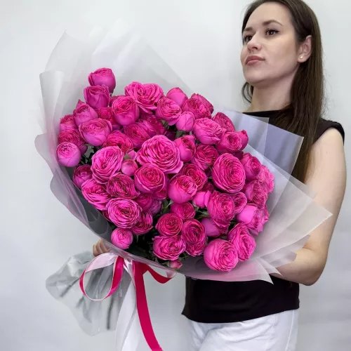 Букет из 19 пионовидных кустовых розовых роз