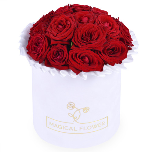 Букет из 15 красных роз в шляпной коробке