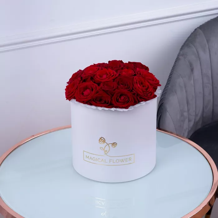 Букет из 21 красной розы premium в белой шляпной коробке