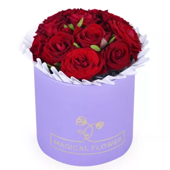 Букет из 11 красных роз в фиолетовой шляпной коробке 