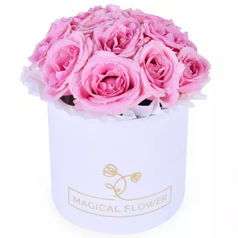 Букет из 11 розовых роз в белой шляпной коробке 