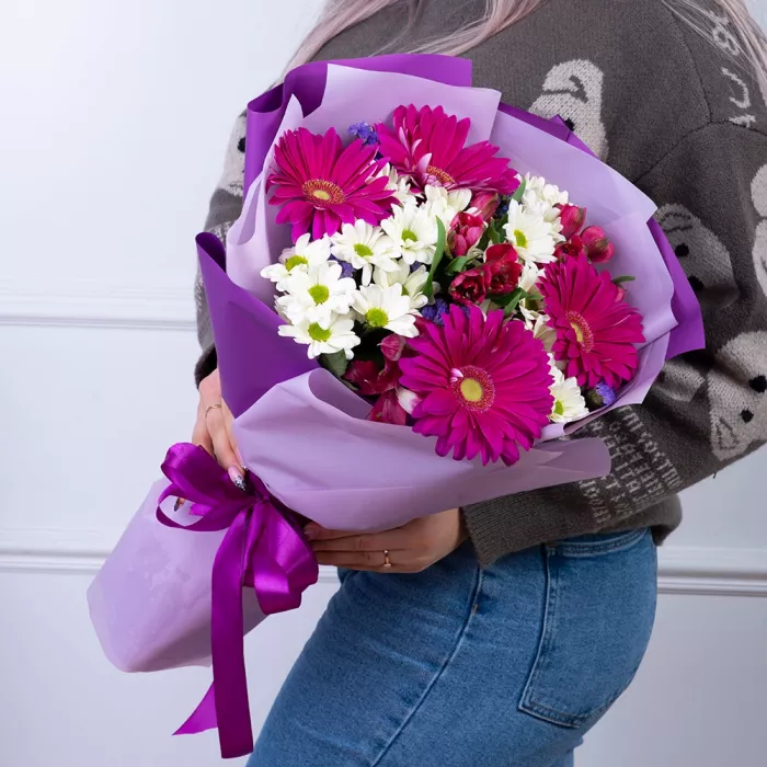 Букет из гербер, роз и альстромерий