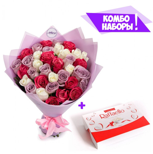 Букет из 25 разноцветных роз - коробка Raffaello в подарок!