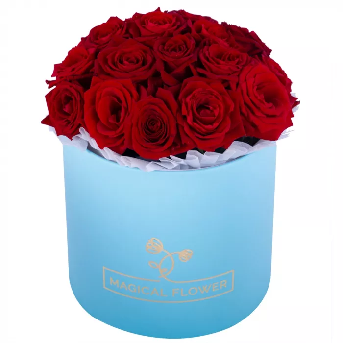 Букет из 19 красных роз premium в голубой шляпной коробке