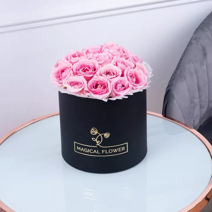 Букет из 19 розовых роз premium в черной шляпной коробке