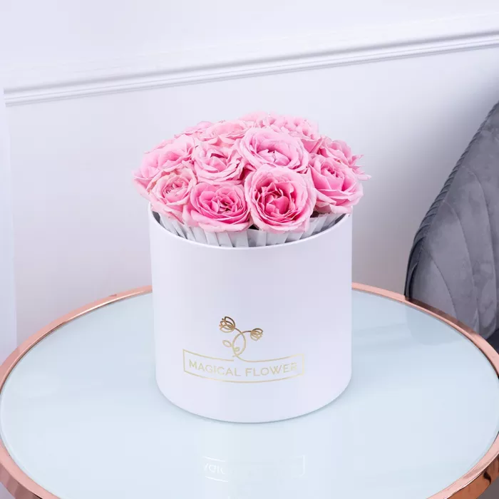 Букет из 19 розовых роз premium в белой шляпной коробке