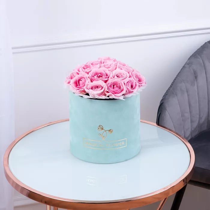 Букет из 19 розовых роз premium в зеленой бархатной шляпной коробке