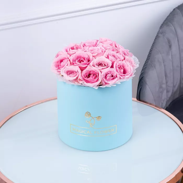 Букет из 19 розовых роз premium в голубой шляпной коробке