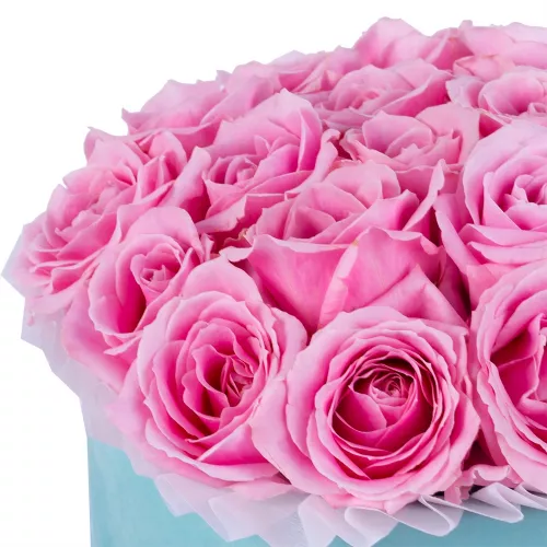 Букет из 21 розовой розы premium в зеленой бархатной шляпной коробке