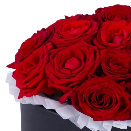 Букет из 21 красной розы premium в черной шляпной коробке