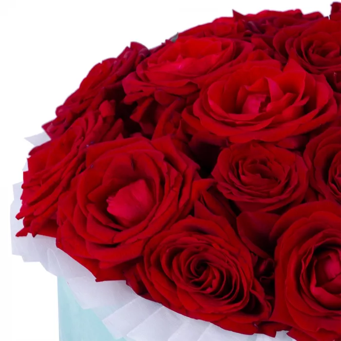 Букет из 21 красной розы premium в зеленой бархатной шляпной коробке