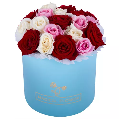 Букет из 19 разноцветных роз premium в голубой шляпной коробке