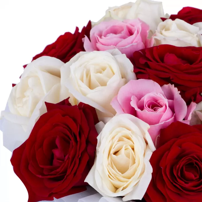 Букет из 19 разноцветных роз premium в голубой шляпной коробке