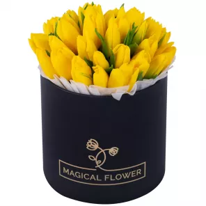 35 желтых тюльпан в черной шляпной коробке