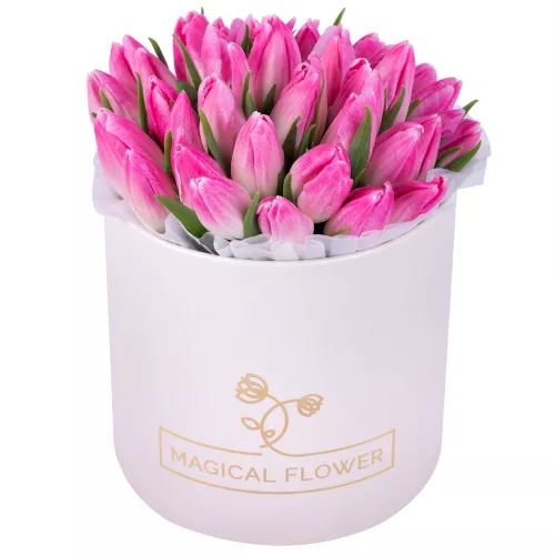 35 розовых тюльпан в кремовой шляпной коробке