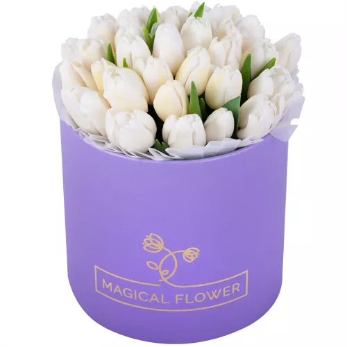35 белых тюльпан в фиолетовой шляпной коробке