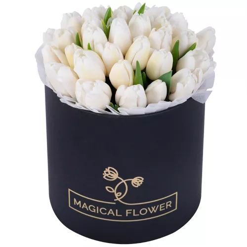 35 белых тюльпан в черной шляпной коробке