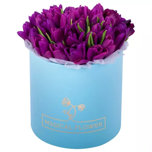 35 фиолетовых тюльпан в голубой шляпной коробке