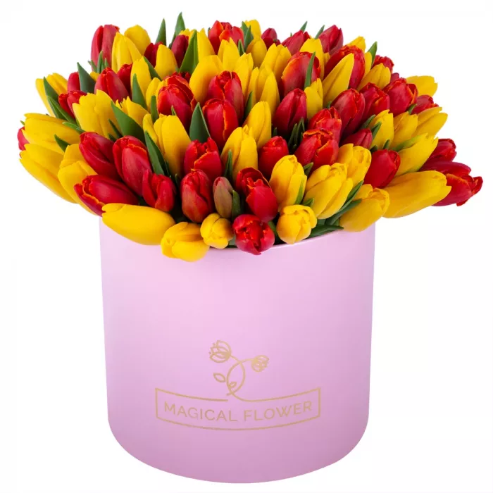 Букет из 101 разноцветного тюльпана в розовой шляпной коробке Букет из 101 разноцветного тюльпана в розовой шляпной коробке