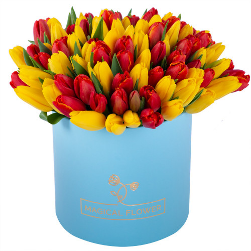 Букет из 101 разноцветного тюльпана в голубой шляпной коробке