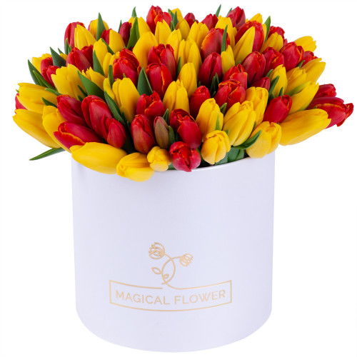 101 разноцветный тюльпан в белой шляпной коробке