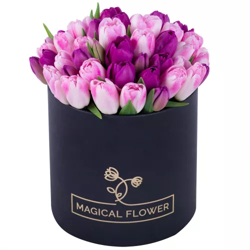 Букет из 51 тюльпана разных цветов в черной шляпной коробке