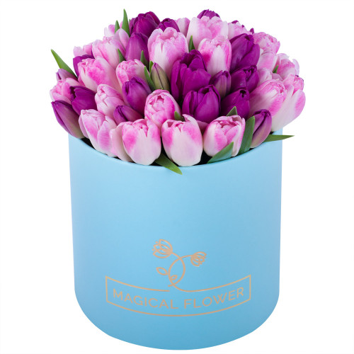 Букет из 51 тюльпана разных цветов в голубой шляпной коробке