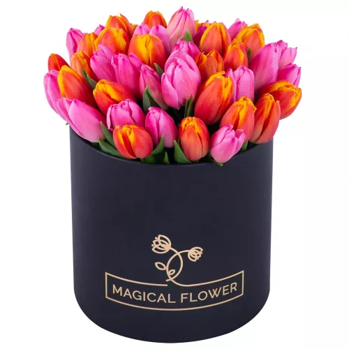 Букет микс из 51 тюльпана в черной шляпной коробке