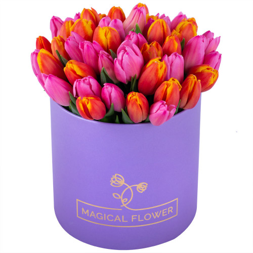 Букет микс из 51 тюльпана в фиолетовой шляпной коробке