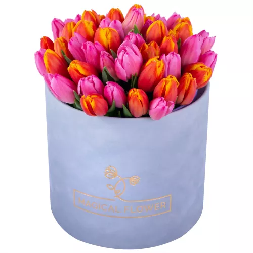 Букет микс из 51 тюльпана в серой бархатной шляпной коробке