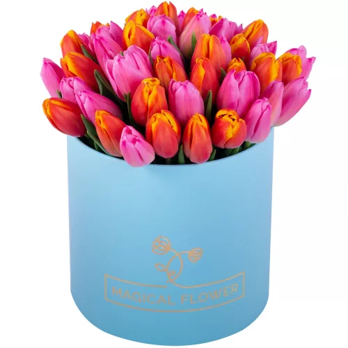 Букет микс из 51 тюльпана в голубой шляпной коробке