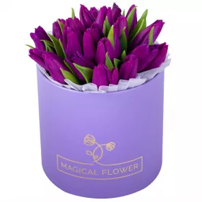 25 фиолетовых тюльпан в фиолетовой шляпной коробке