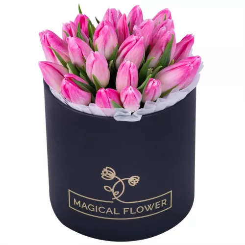 25 бело-розовых тюльпан в черной шляпной коробке