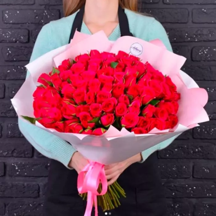 Букет из 101 малиновой розы
