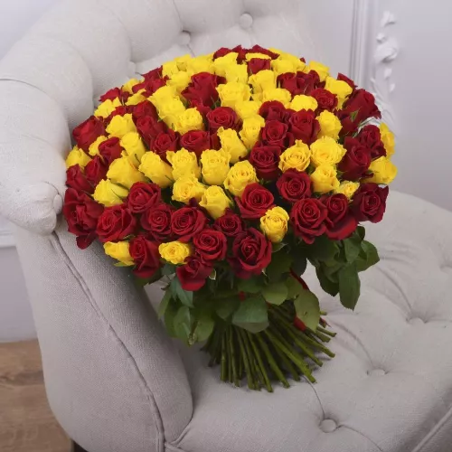 Букет из 101 красной и желтой розы