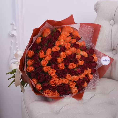 Монобукет из 101 красной и оранжевой розы
