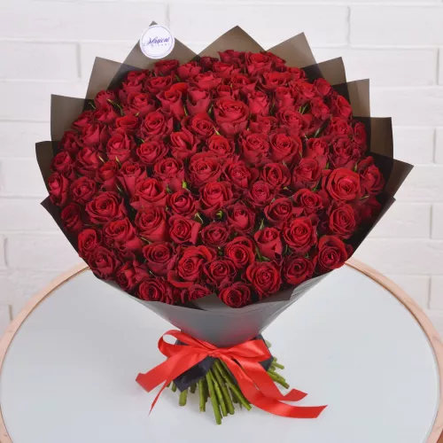 Монобукет из 101 красной розы в пленке