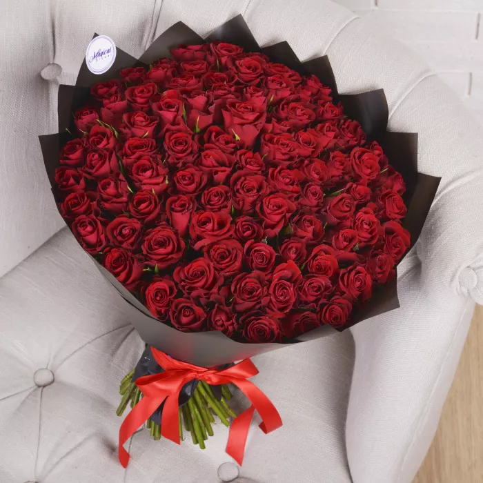 Букет из 101 красной розы в пленке
