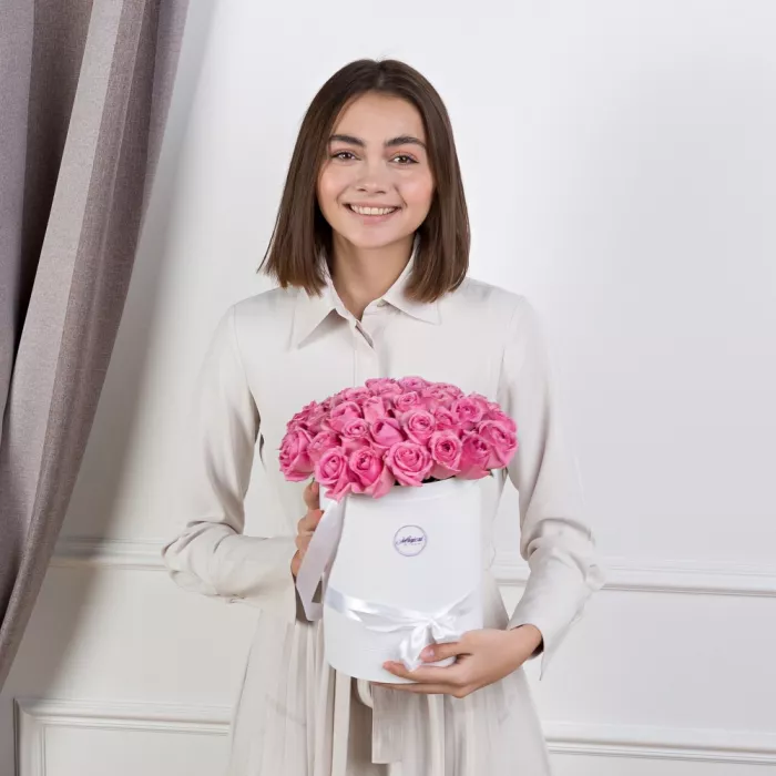 35 розовых роз 40 см в шляпной коробке