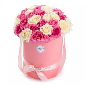 35 разноцветных роз 40 см в шляпной коробке