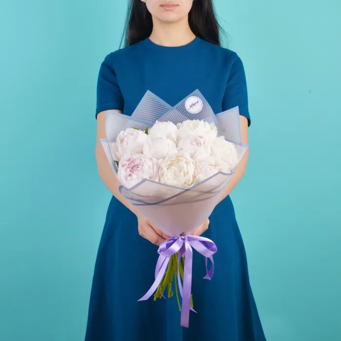 Букет из 9 пионов