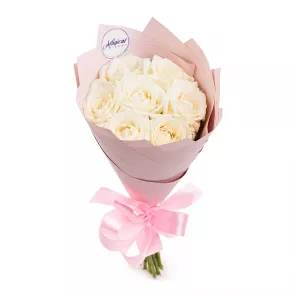 Букет из 7 белых роз 50 см