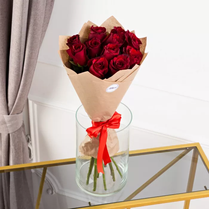 Букет из 11 красных роз 60 см в крафте