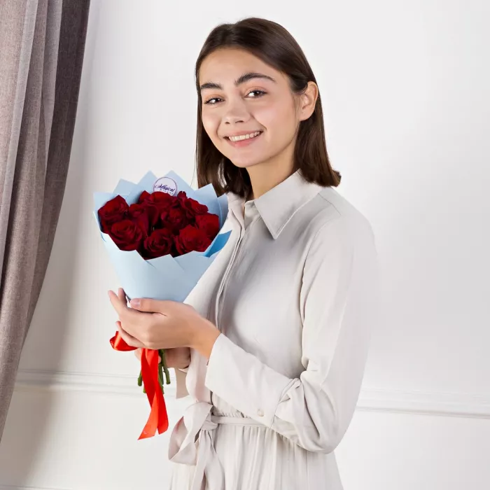 Букет из 9 красных роз 40 см