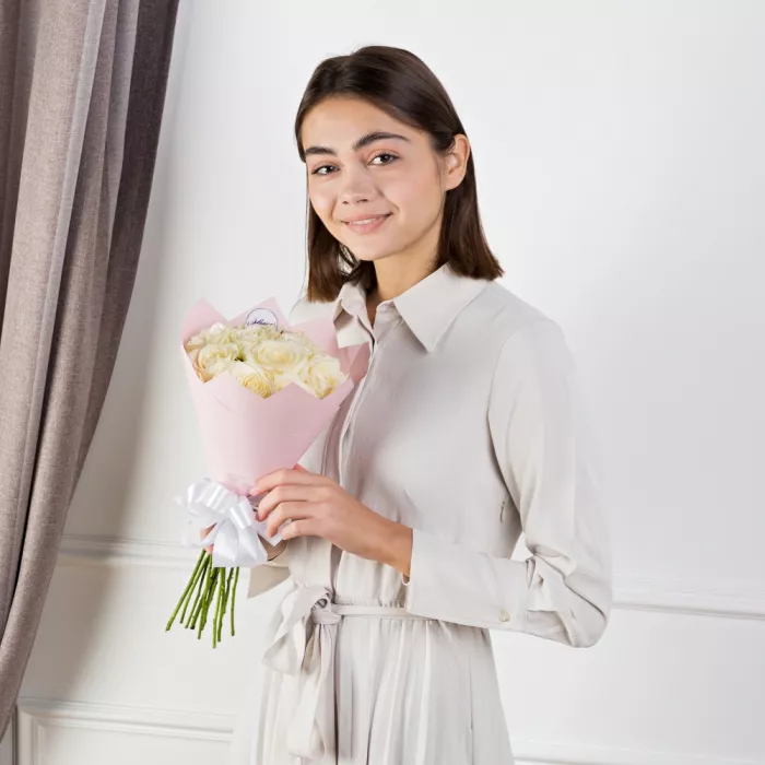 Букет из 11 белых роз 50 см