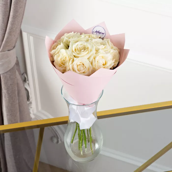 Букет из 11 белых роз 50 см