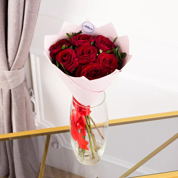 Букет из 7 красных роз 50 см